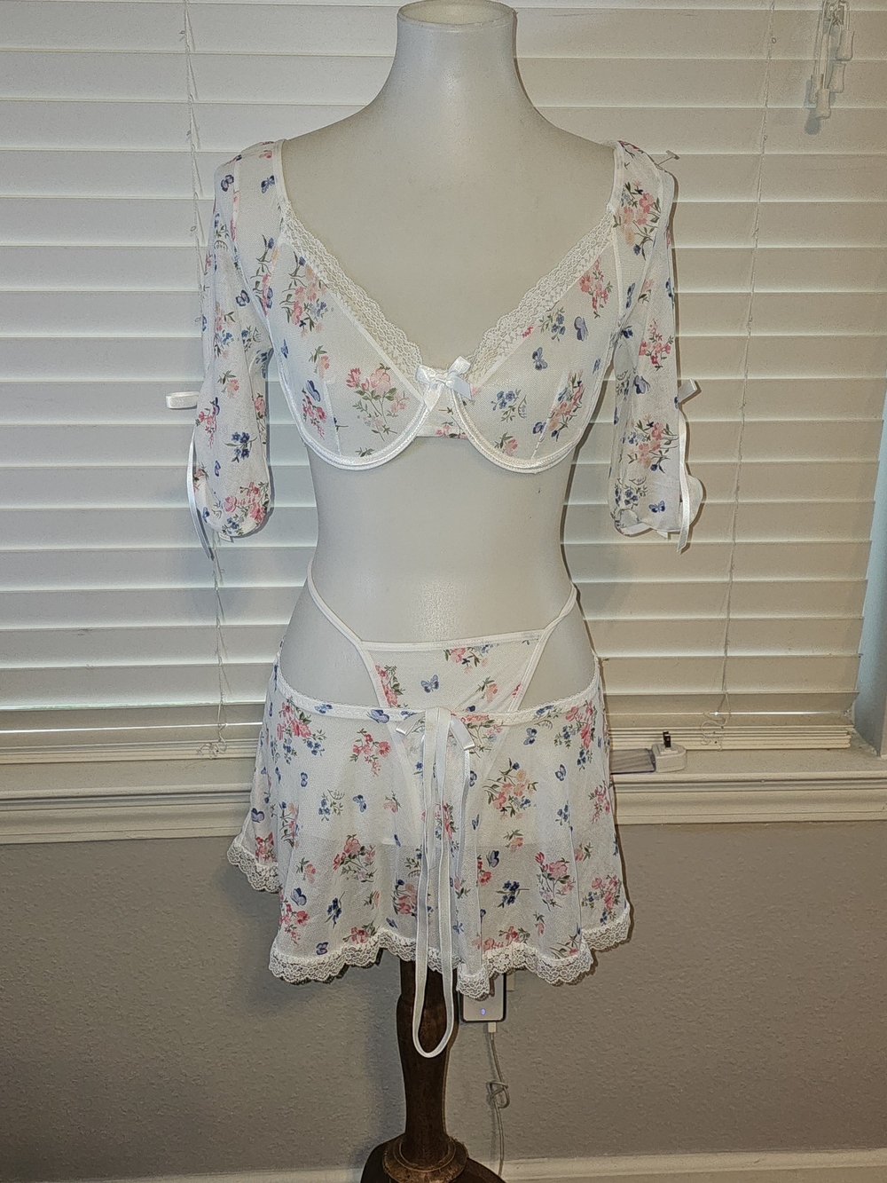 Source Unknown White Floral Sheer Lace Trim Lingerie Set